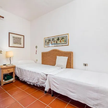Apartament Apartment L'Esquinade - P3 315 By Interhome
